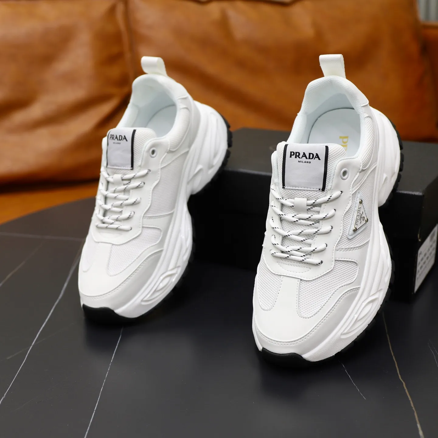 Ex-factory price: 462💰🙅‍♂️🙅‍♂️🙅‍♂️ Brand: PRADA Standard code: 38-44 (45 customized) Grade: Same as the official website Material: Original material splicing Comfortable and breathable lining Lightweight and wear-resistant sports outsole Style category: Men's fashionable casual shoes Running sneakers Distinguished luxury brand elements Top luxury Color: actual picture color